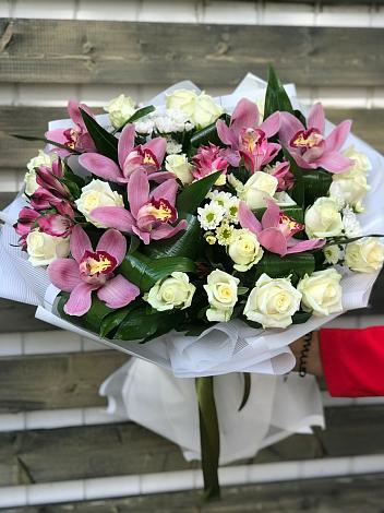 Букет цветов из: Розы и Хризантемы в Улькан