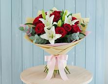 Букет цветов из:  Лилии и Розы в Улькан