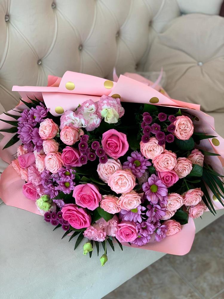 Букет цветов из: Хризантемы, Розы и Лизиантусы в Улькан