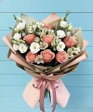 Букет цветов из:  Розы, Альстромерии и Лизиантусы в Улькан