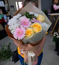 Букет цветов из:  Герберы, Розы и Хризантемы в Улькан
