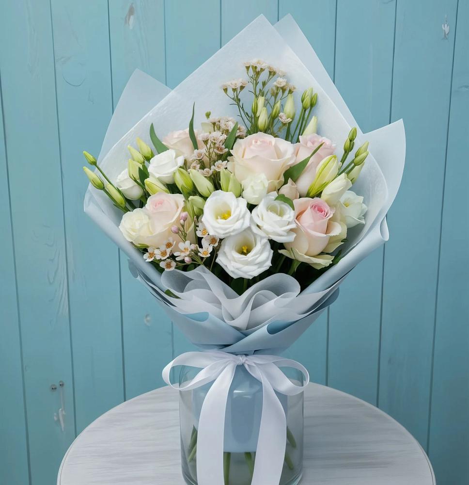 Букет цветов из: Розы и Лизиантусы в Улькан