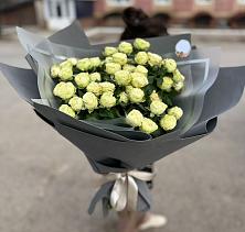 Букет Белые кустовые розы Солинеро в Улькан
