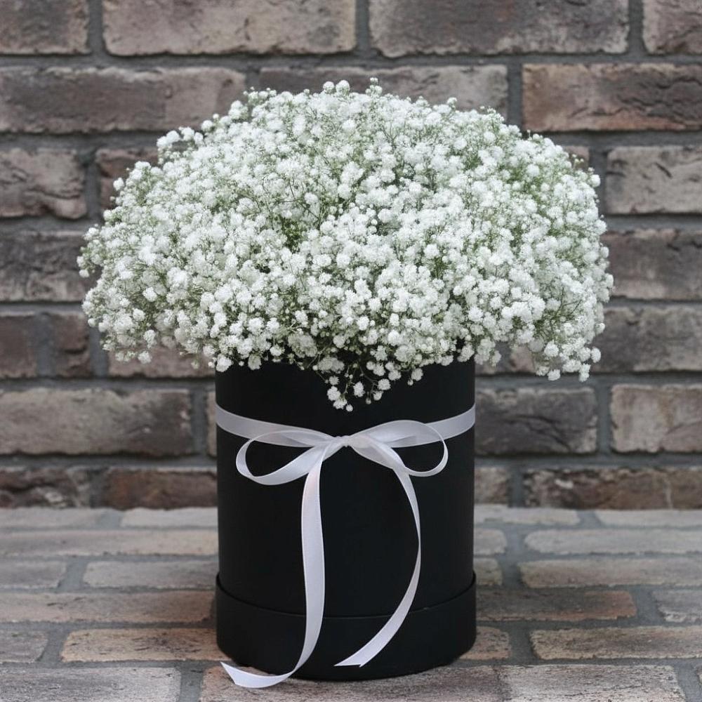 Цветочная композиция из Гипсофила в шляпной коробке в Улькан