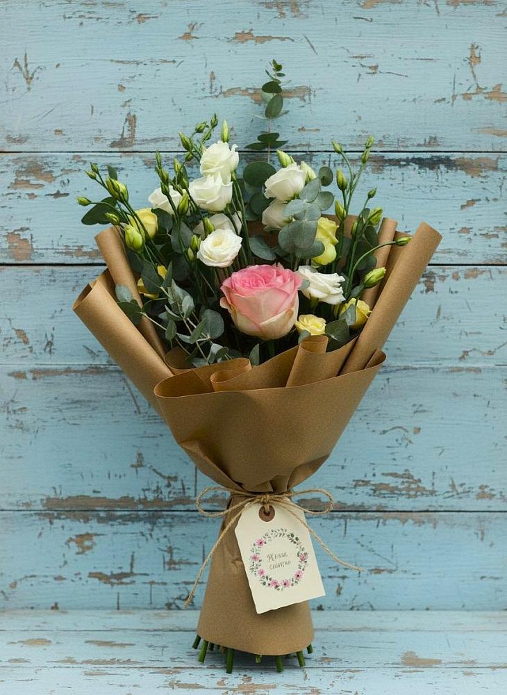 Букет цветов из: Розы и Лизиантусы в Улькан