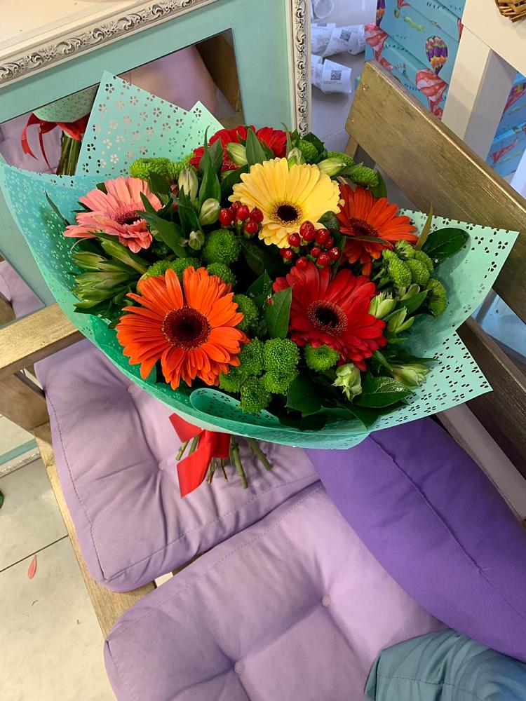 Букет цветов из: Герберы, Хризантемы и Альстромерии в Улькан