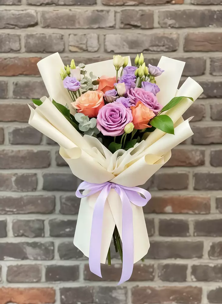 Букет цветов из: Лизиантусы и Розы в Улькан