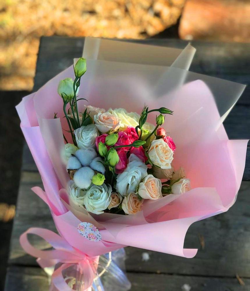 Букет цветов из: Розы и Лизиантусы в Улькан