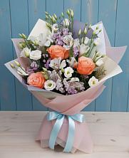 Букет цветов из:  Лизиантусы, Розы, Альстромерии и Гипсофила в Улькан