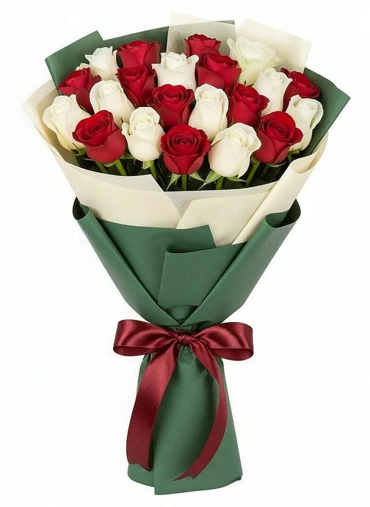 Букет Микс из красных и белых роз в Улькан