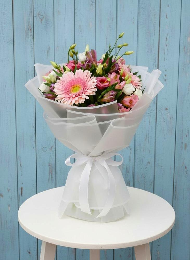 Букет цветов из: Герберы, Альстромерии и Лизиантусы в Улькан