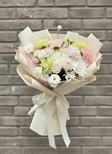 Букет цветов из:  Гвоздики, Розы, Лизиантусы и Хризантемы #REPLACE_PRED# Улькан