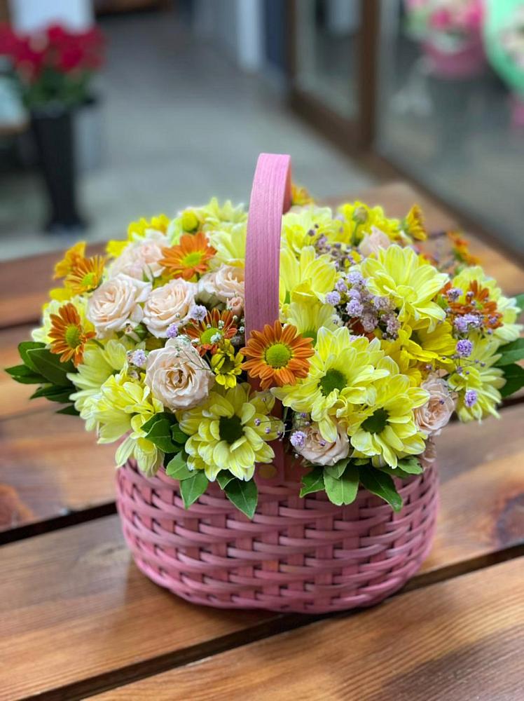 Цветочная композиция из Хризантемы и Розы в корзине в Улькан