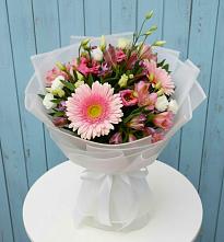 Букет цветов из:  Герберы, Альстромерии и Лизиантусы #REPLACE_PRED# Улькан