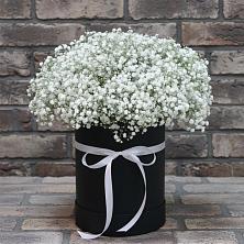 Цветочная композиция из Гипсофила в шляпной коробке в Улькан