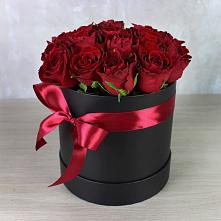 Цветочная композиция из Розы в шляпной коробке в Улькан