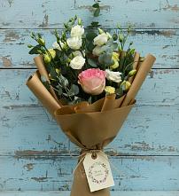 Букет цветов из:  Розы и Лизиантусы в Улькан