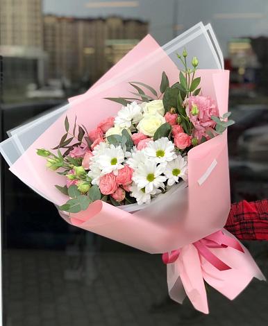 Букет цветов из: Розы, Лизиантусы и Хризантемы в Улькан