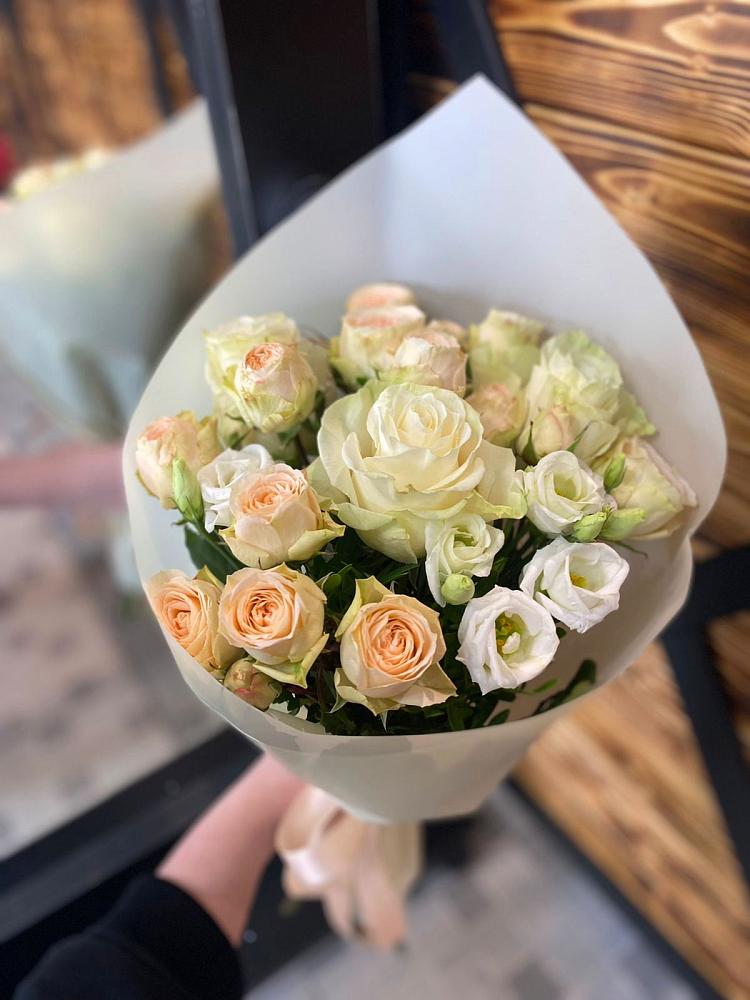 Букет цветов из: Розы и Лизиантусы в Улькан