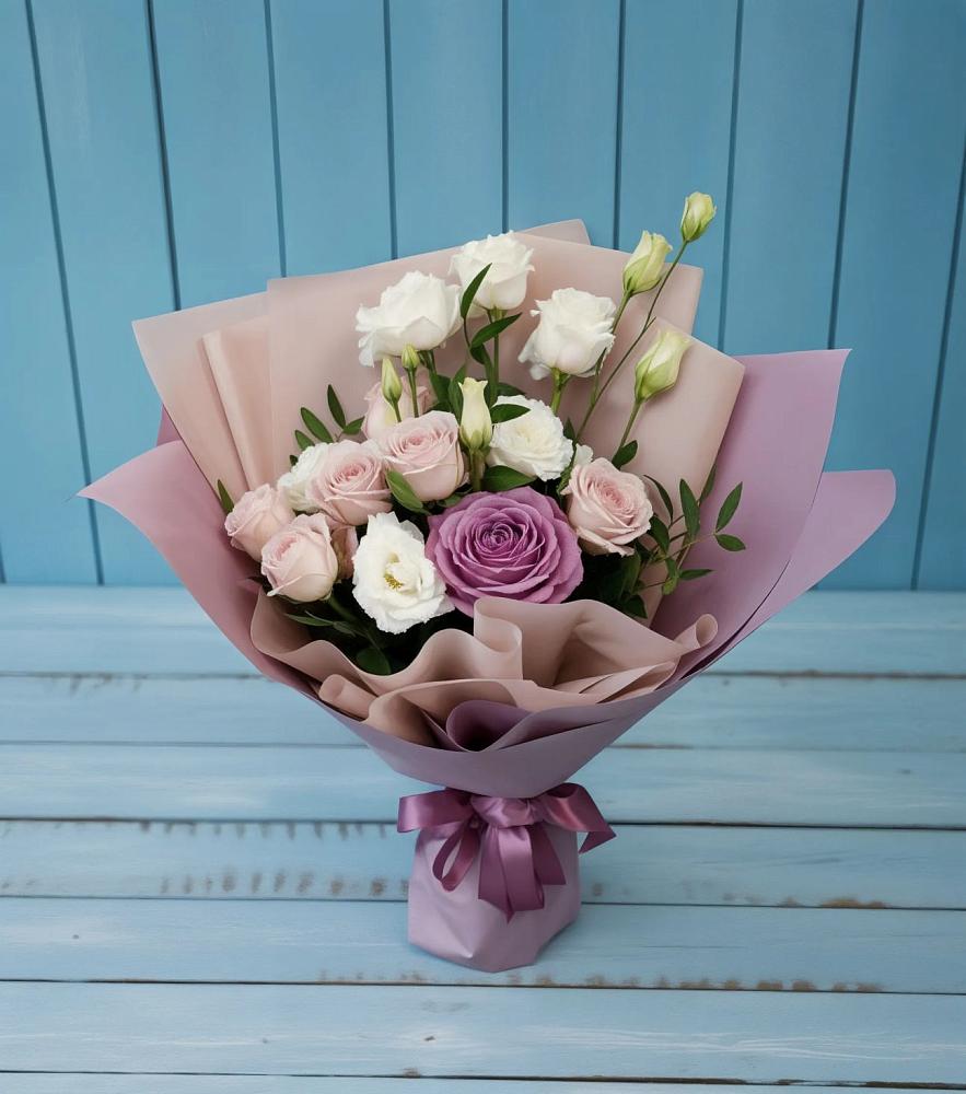 Букет цветов из: Розы и Лизиантусы в Улькан